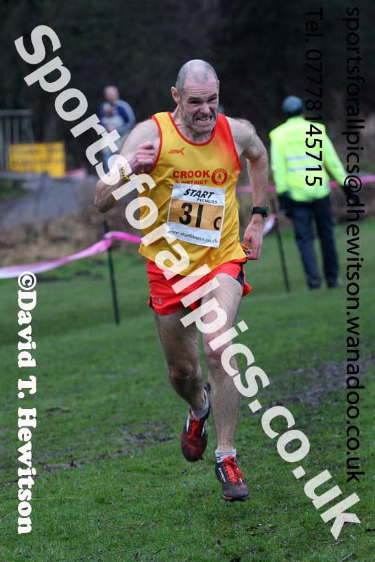 Mens veterans Durham Cathedral Cross Country Relays, Maiden Castle, Durham. Photo: David T. Hewitson/Sports for All Pics